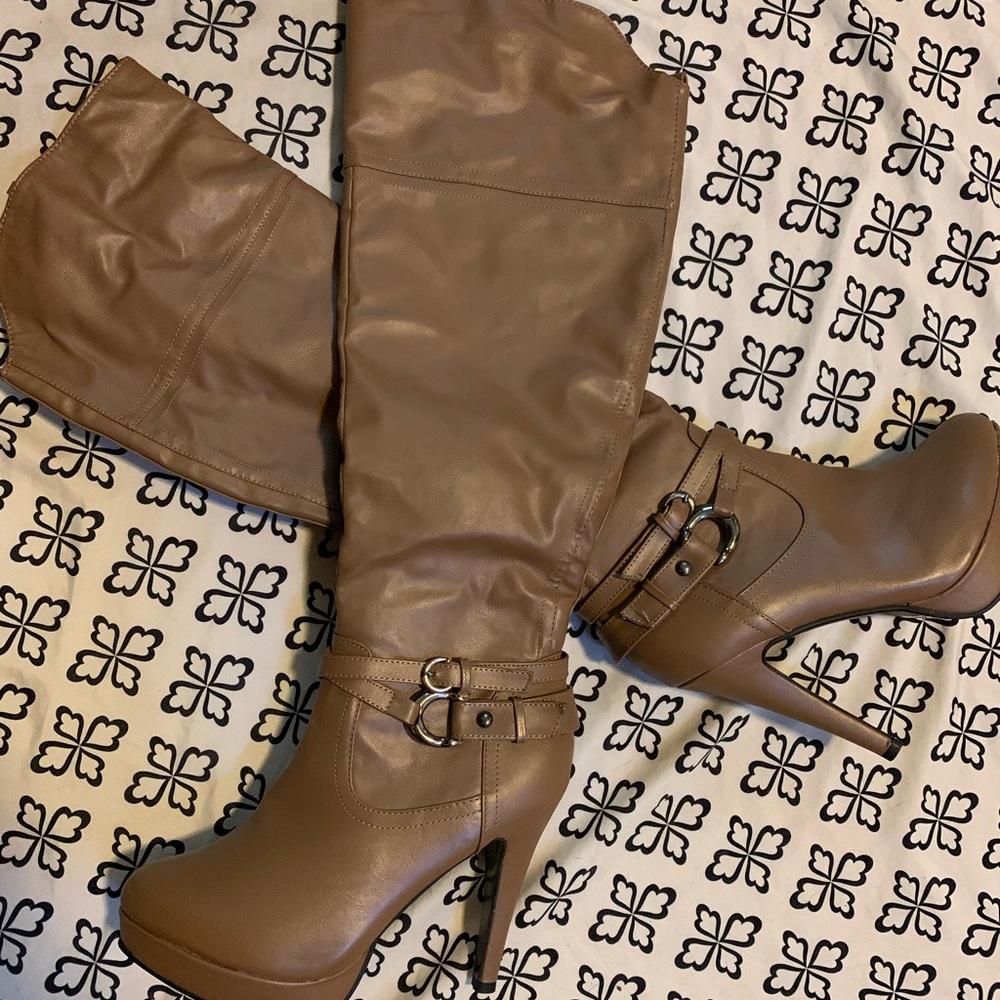 Sexy knee high Tan Heeled Boots, size 10